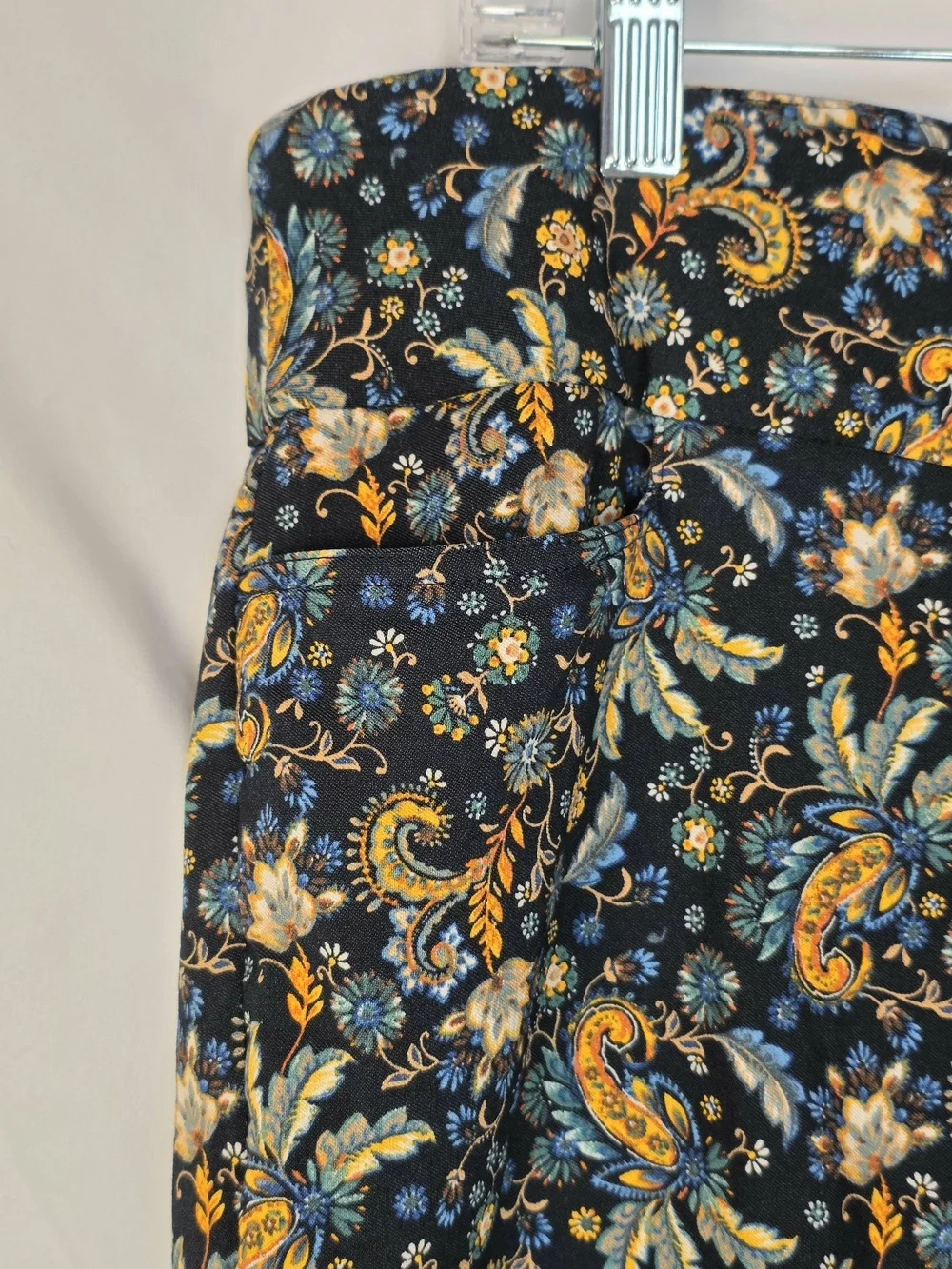 Coral Bay Women's Stretch Resortwear Summer Fall Floral Crop Capri Pants Sz 16W - Picture 4 of 6